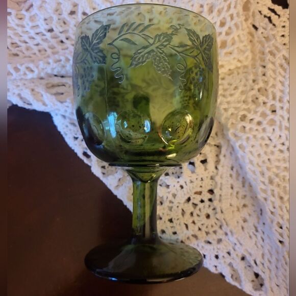 Vintage Mint 60s Set Of 2 Etched Grapes Colored Glass Goblets in Amber & Green - Picture 3 of 8